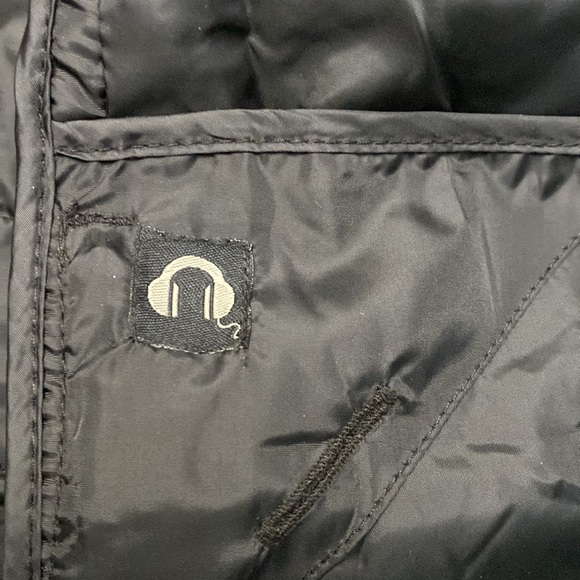 Core 365 with  separate storage pouch and Audio Port inside the vest - Picture 12 of 16